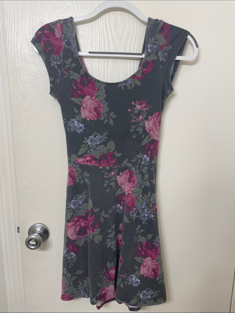 American Eagle Outfitters Charcoal Floral Scoop-Neck Mini Dress